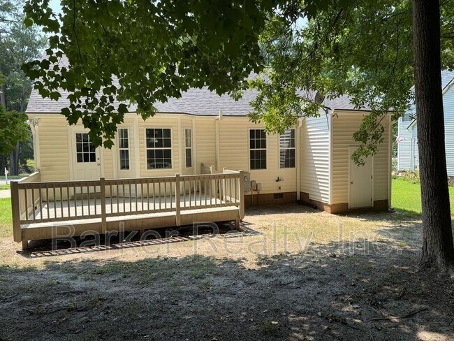 Building Photo - 704 Southampton Dr