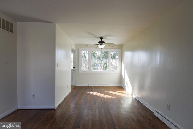 Building Photo - 1016 S Hilton Rd