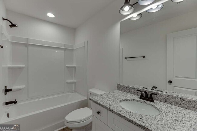 Building Photo - 585 Clayton St