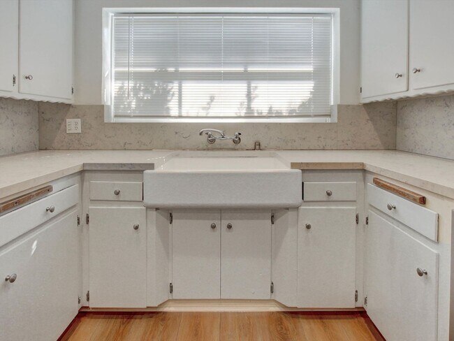 Building Photo - 3 bedrooms, 2 bathrooms house in La Habra