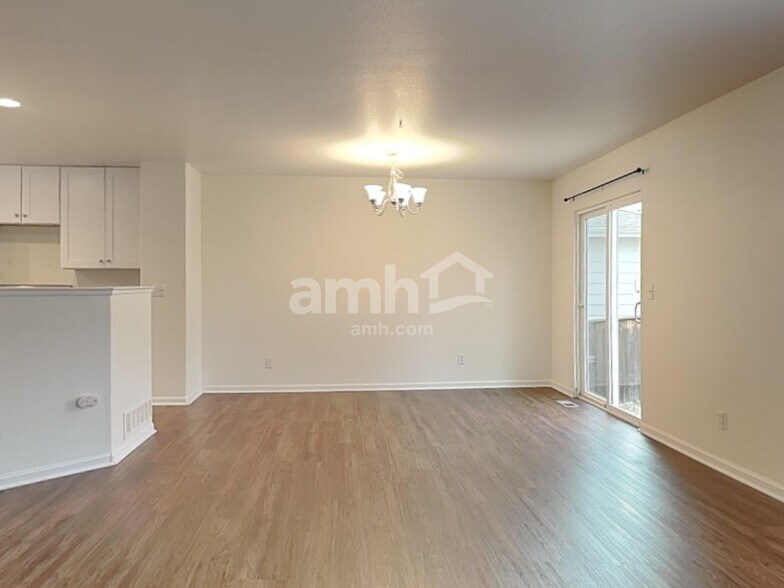 Building Photo - 1134 Sunbird Ave