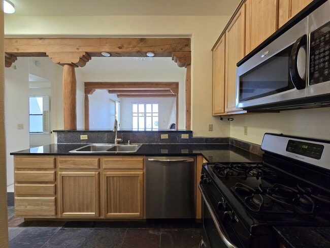 Building Photo - 1405 Vegas Verdes Dr