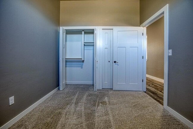 Building Photo - 807 Venice Ct