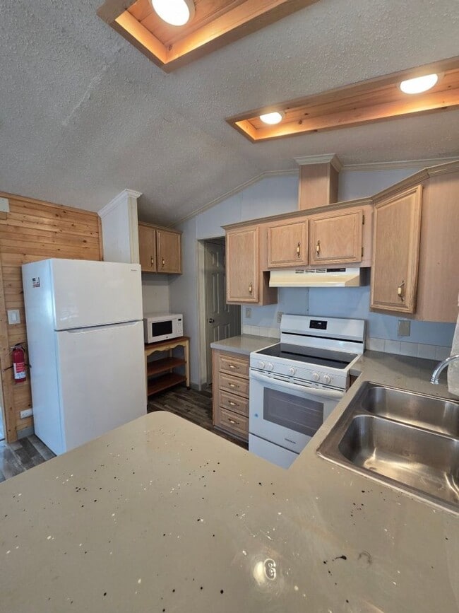 Building Photo - $1,350 - 1 Bedroom / 1 Bath Park Model on the Creek in Tatham Mountain Park