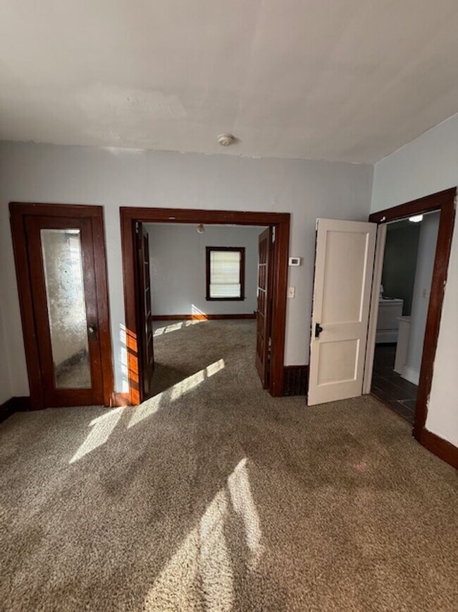 Building Photo - Cozy 1 Bedroom!!