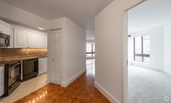 2BR, 1BA -750 SQ FT - 28 Exeter at Newbury
