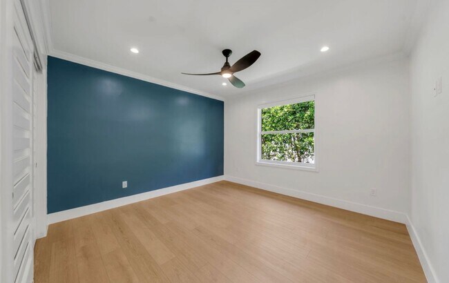 Building Photo - 5120 Carillo St