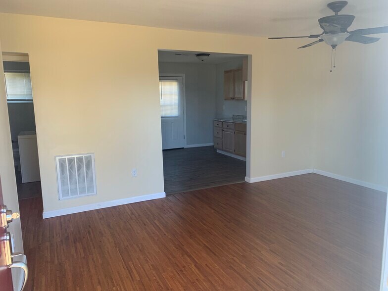 Building Photo - 709 Flintridge Dr