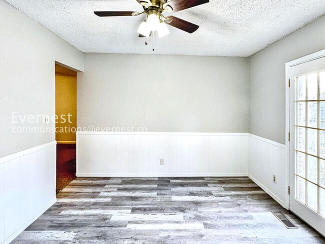 Building Photo - 1756 S Pine Ave