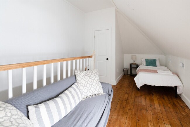 Building Photo - 10628 Lee Ave