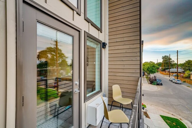 Building Photo - Live Big in a Loft Apartment!