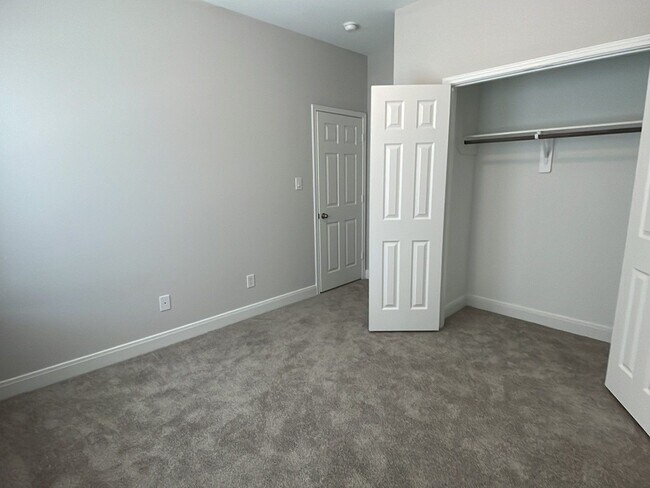 Building Photo - 832 Elkhart St