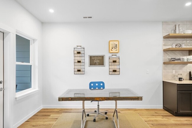Building Photo - 3Bd/2.5Bd Monroe Townhome
