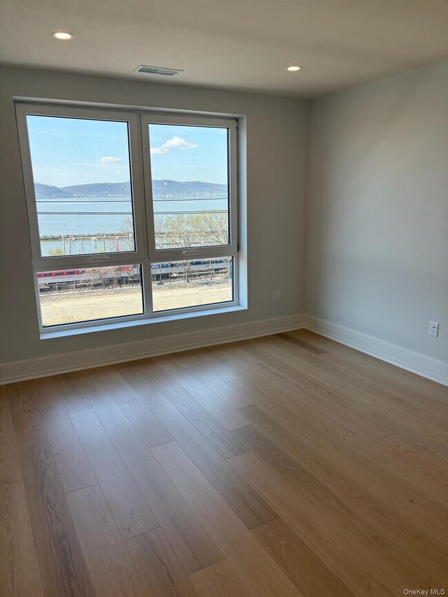 Building Photo - 25 S Riverside Ave