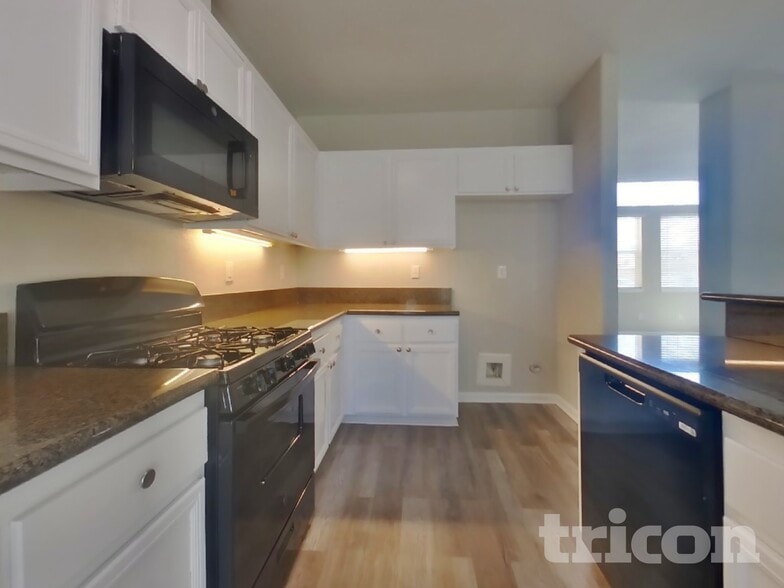 Building Photo - 757 Pino Ave