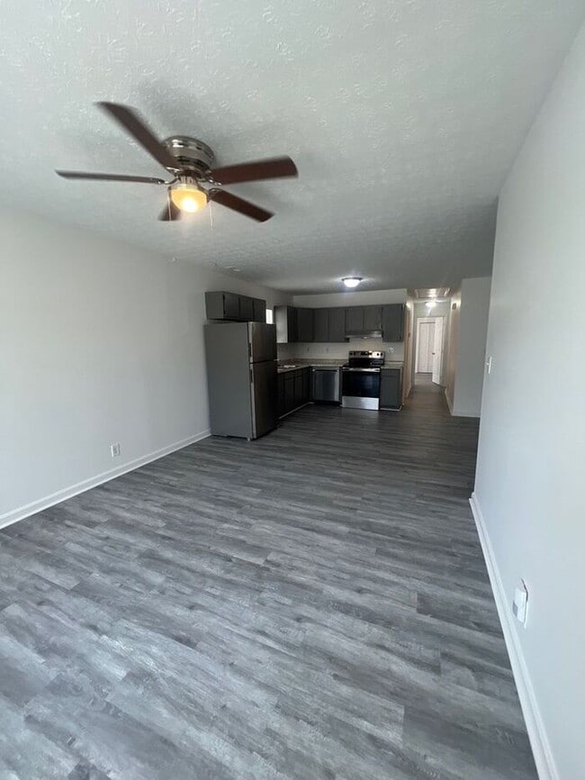 Building Photo - 3415 River Park Dr
