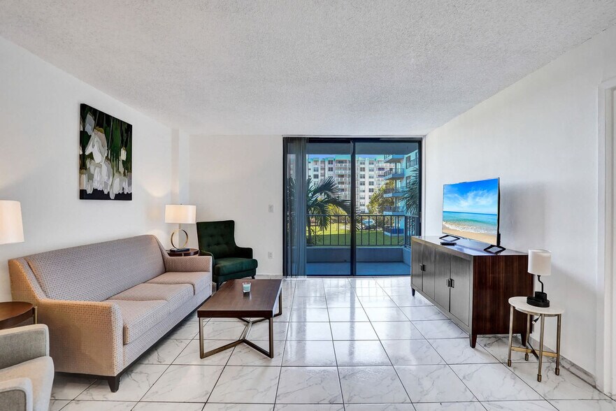 Building Photo - 777 NW 155th Ln