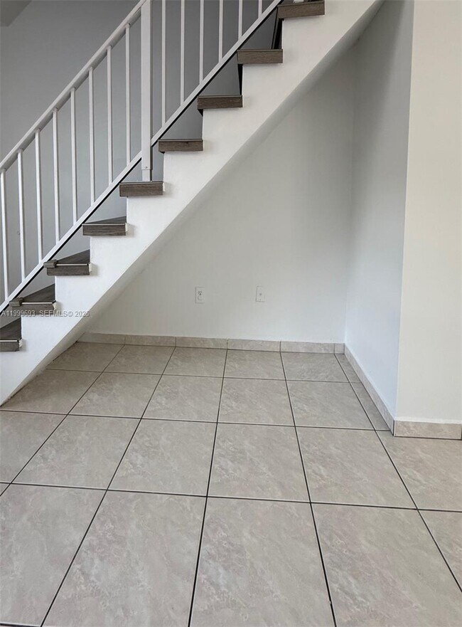 Building Photo - 1460 W 41st St