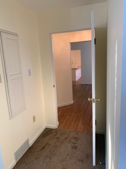 Building Photo - 365 E Maiden St