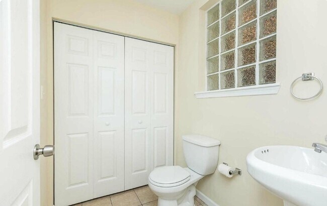 Building Photo - Charming 2bdrm 2.5 bath Patterson Park home with parking and rooftop deck