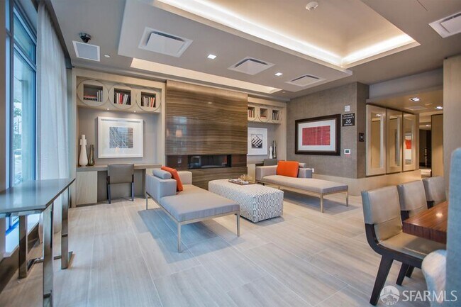 Building Photo - 708 Long Bridge St