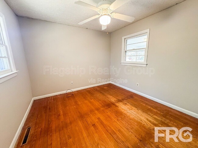 Building Photo - 124 Grant Dr