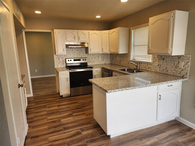 Building Photo - 10146 Horseshoe Bend Dr
