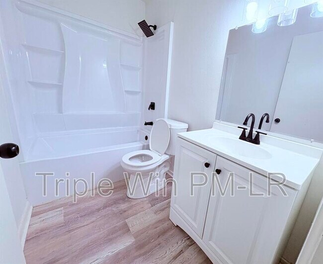 Building Photo - 76 S Meadowcliff Dr