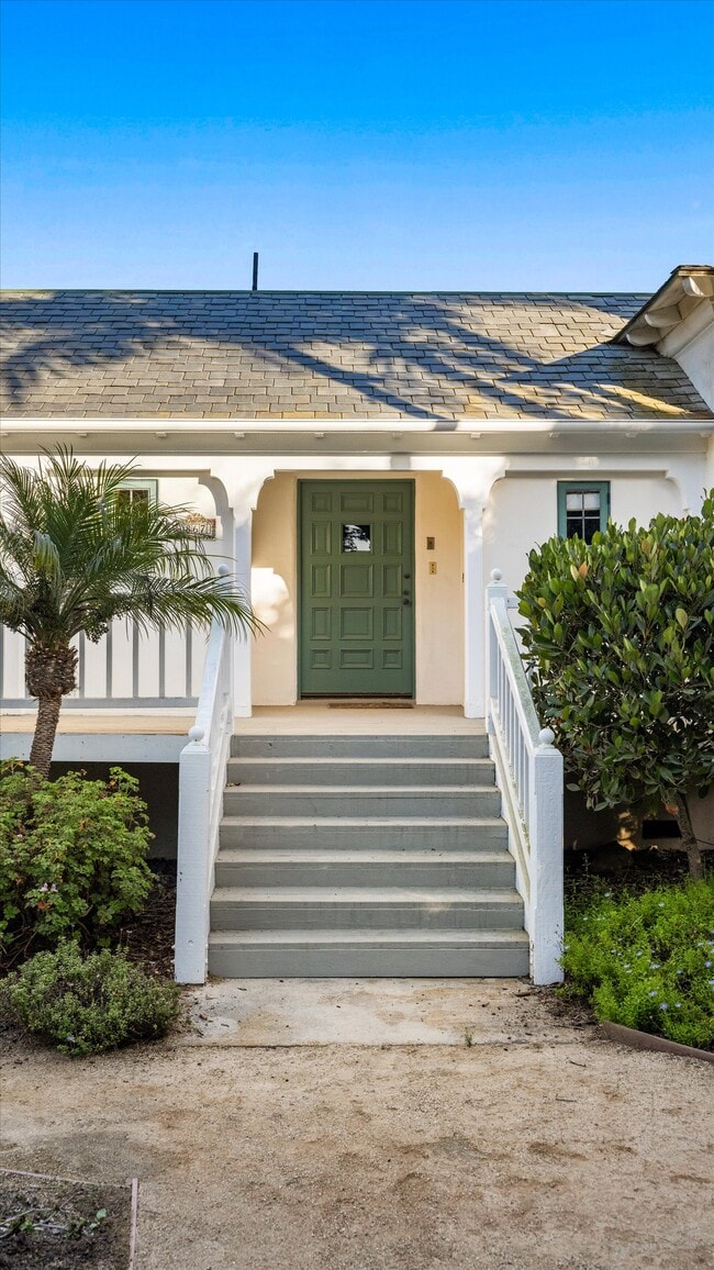 Building Photo - 867 Sand Point Rd