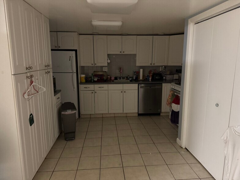 Part of kitchen - 11 Vanech Dr