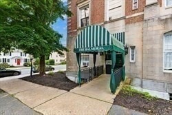 Building Photo - 16 Balmoral St