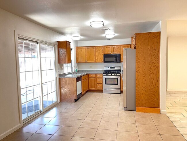 Building Photo - Spacious Four Bedroom Two Bathroom home for lease in San Bernardino, CA $3,175
