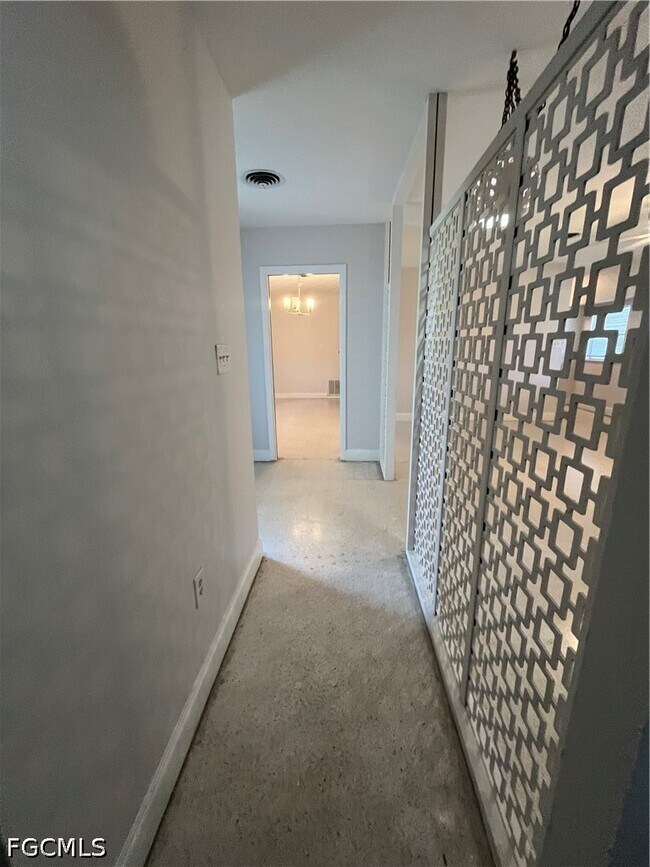 Building Photo - 2031 Maravilla Cir
