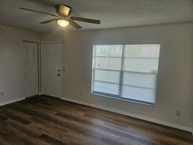 Building Photo - Charming 3 Bedroom, 1 Bath