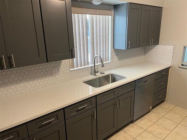 Building Photo - 428 90th Ave