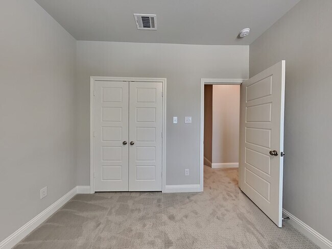 Building Photo - 315 Athenia Dr