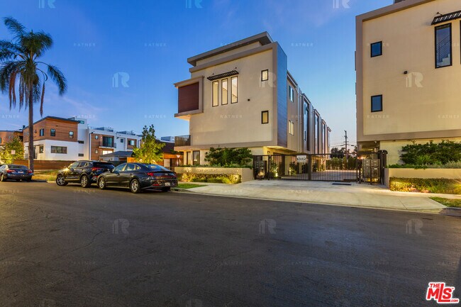 Building Photo - 1541 1/2 Hi Point St