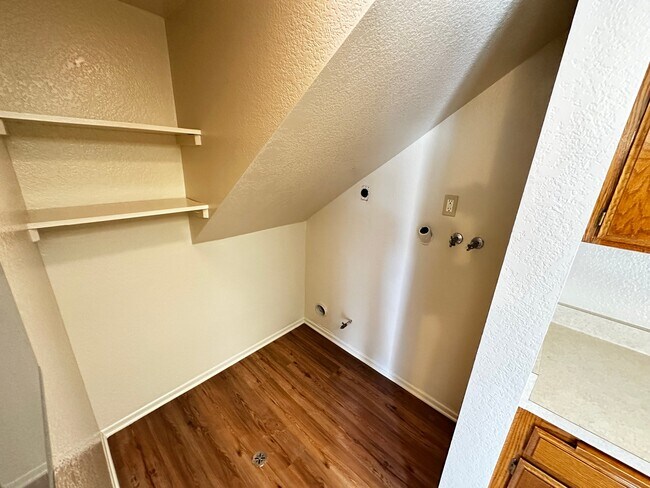 Building Photo - 4280 Green Ave