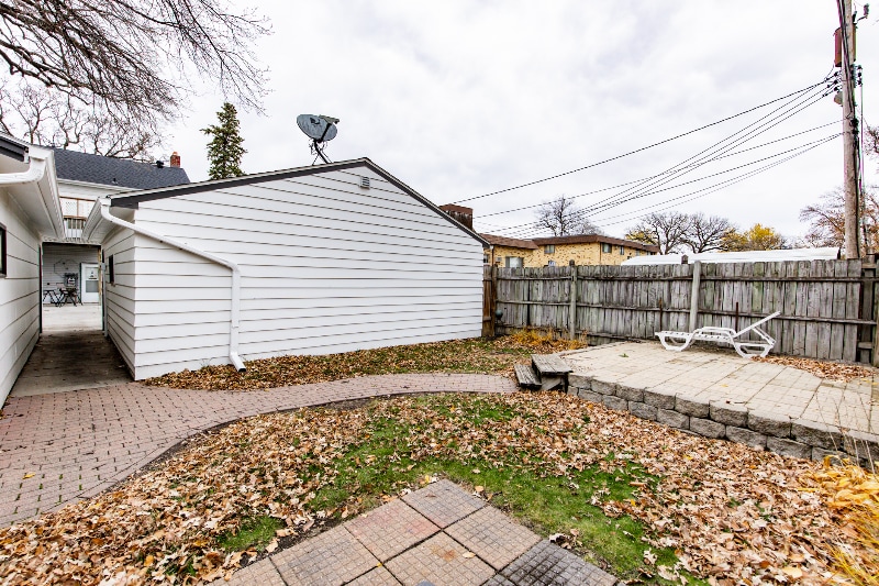 Building Photo - 344 6th Ave S