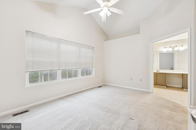 Building Photo - 507 Foxridge Dr SW
