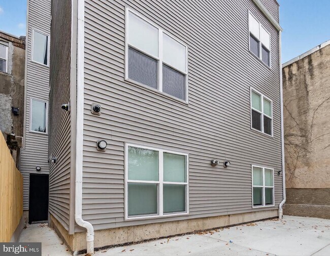 Building Photo - 2219 N 4th St