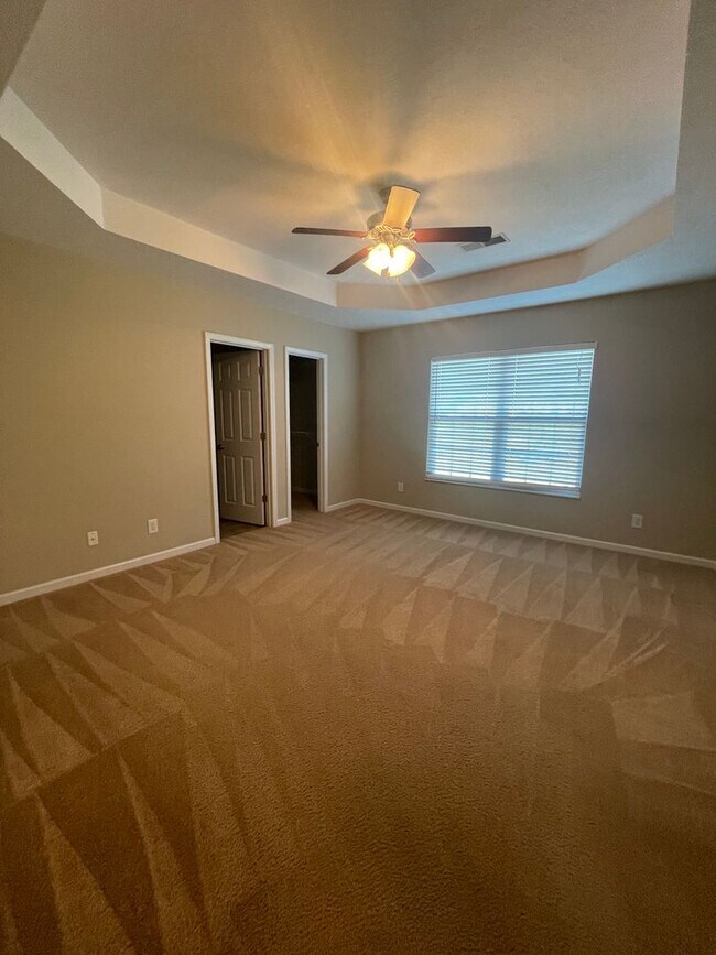 Building Photo - Charming Ranch-Style Townhouse!