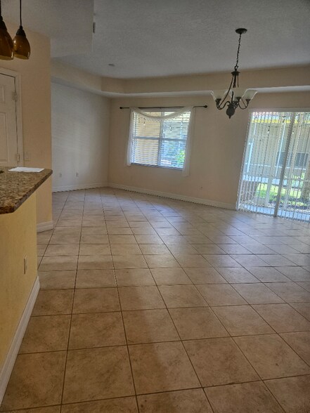 Building Photo - 9800 Quinta Artesa Way