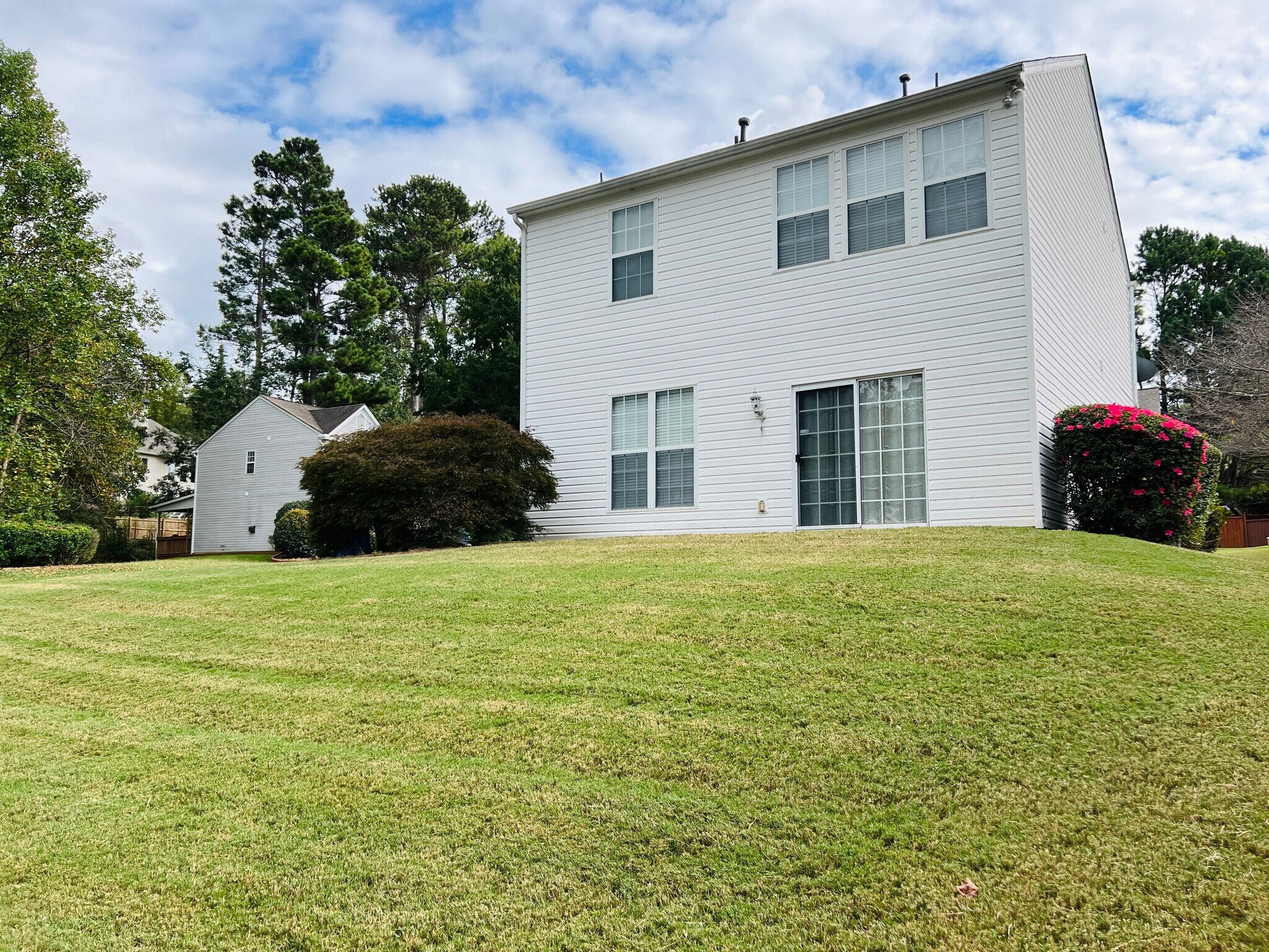 Building Photo - 205 Wellisford Ct
