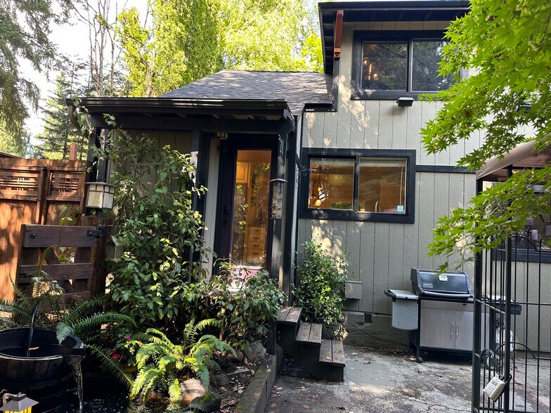 Building Photo - 14537 SW Dekorte Ter