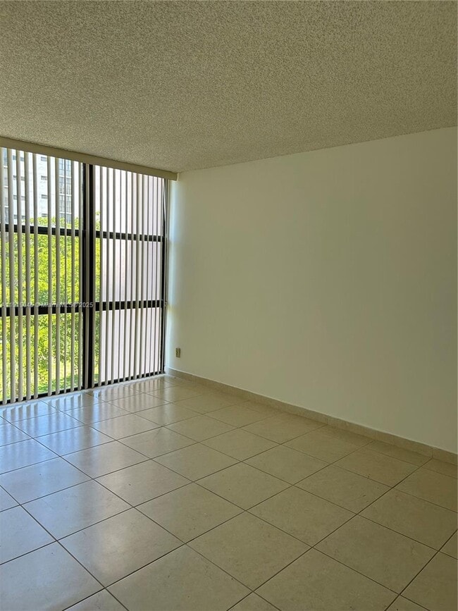 Building Photo - 16919 N Bay Rd