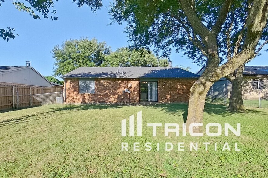 Building Photo - 10022 Deer Hollow Dr