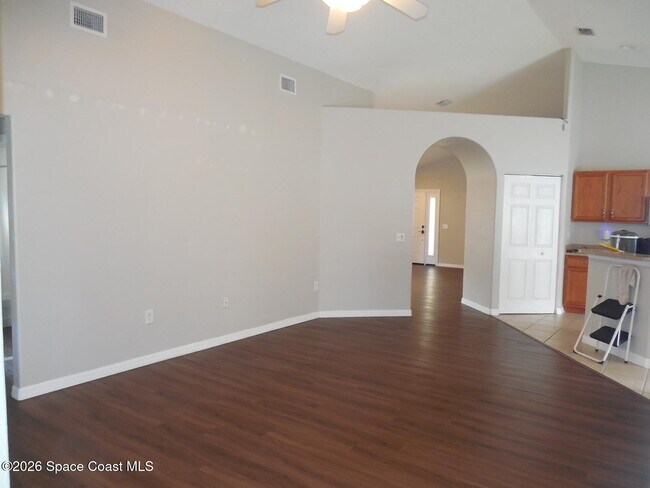 Building Photo - 5272 Outlook Dr