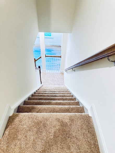 Building Photo - 107 Hyacinth Ln