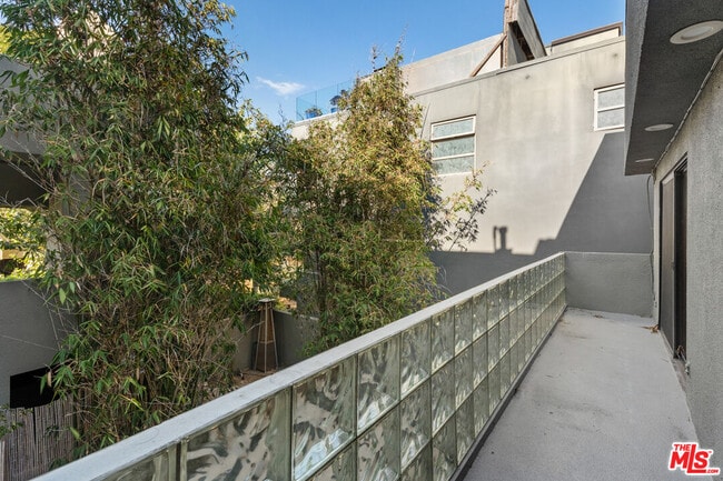 Building Photo - 22 28th Ave